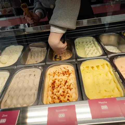 Mainz: Das „N’Eis“ ist bekannt für seine kreativen und täglich wechselnden Eissorten. Nun hatte die Eisdiele eine ganz besondere Meenzer Kreation im Angebot: Spundekäs-Eis.