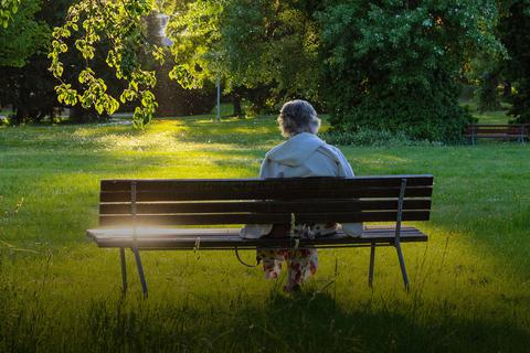 Viele ältere Menschen haben mit Einsamkeit zu kämpfen.