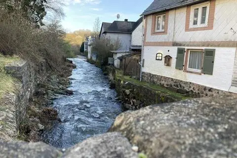 Zuerst ja, jetzt nein: Die Gemeinde Greifenstein tritt doch nicht dem Zweckverband Gewässerunterhaltung und Hochwasserschutz Lahn-Dill bei. Hier der Ulmbach in Beilstein. (Archiv)