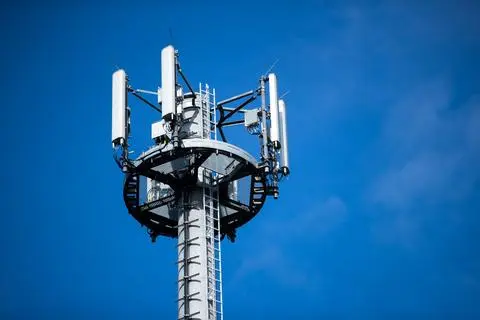 Die Wirkung von Strahlung von Mobilfunk-Masten auf den menschlichen Körper wird weiterhin erforscht.