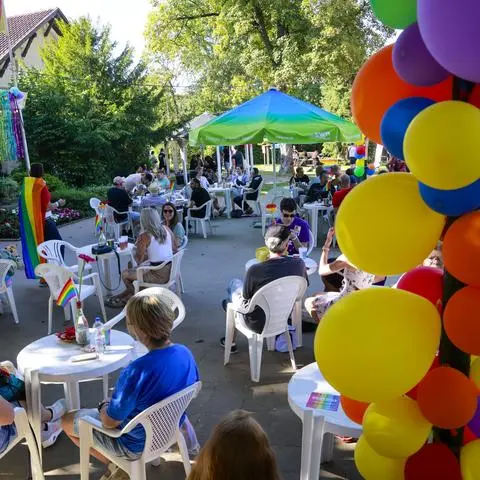 Zum ersten Mal wurde 2023 in Nierstein der Christopher Street Day der VG unter dem Motto "Dorflove" gefeiert. Für September ist eine Neuauflage geplant.Foto: Stefan Sämmer/hbz (Archiv)