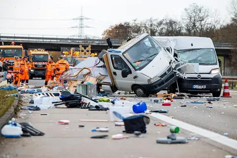 Bei einem Unfall auf der A60 bei Rüsselsheim wurde ein Wohnmobil vollkommen zerstört.