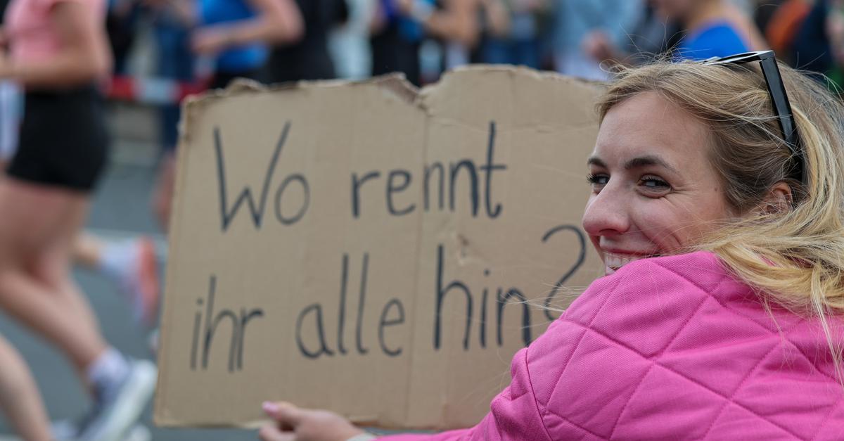 Anfeuern mit Augenzwinkern beim Mainzer Halbmarathon