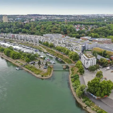 Winterhafen in Mainz - Rheinfront, Wasserstraße, Neubaugebiet, Wohnen am Wasser Foto: Sascha Kopp / VRM Bild