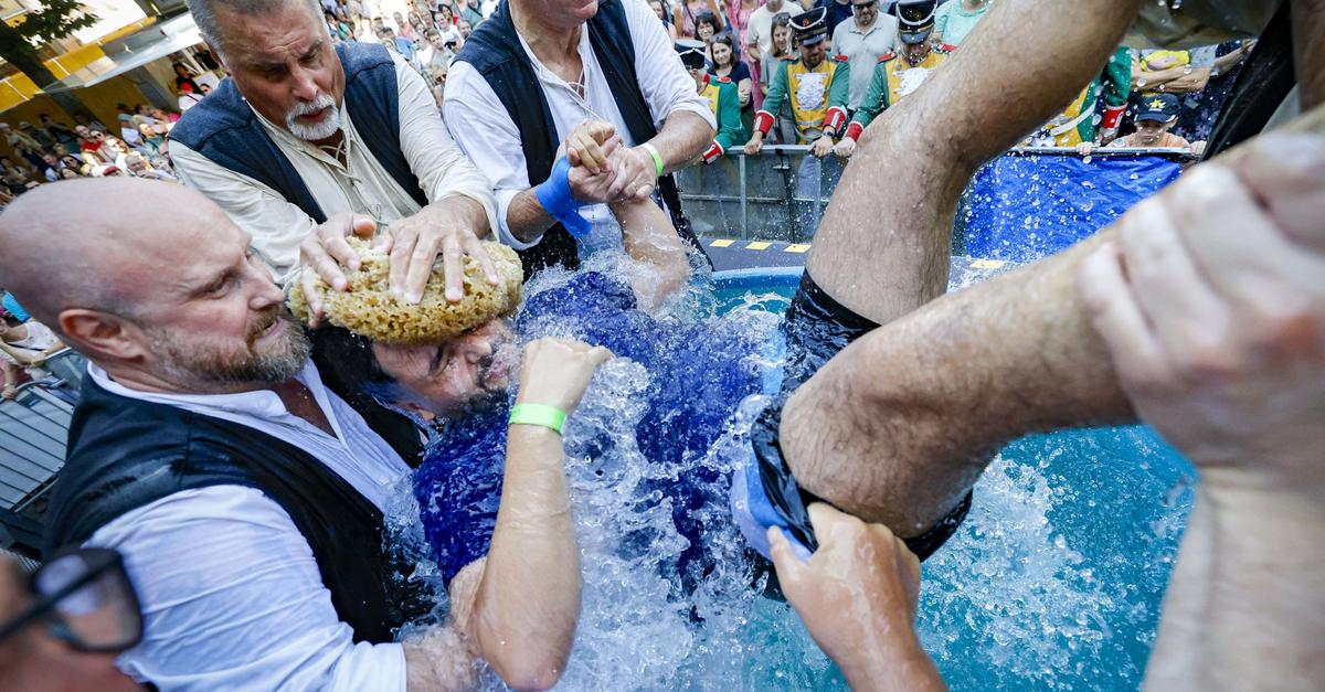 Nasses Spektakel: So lief das Gautschen zur Johannisnacht