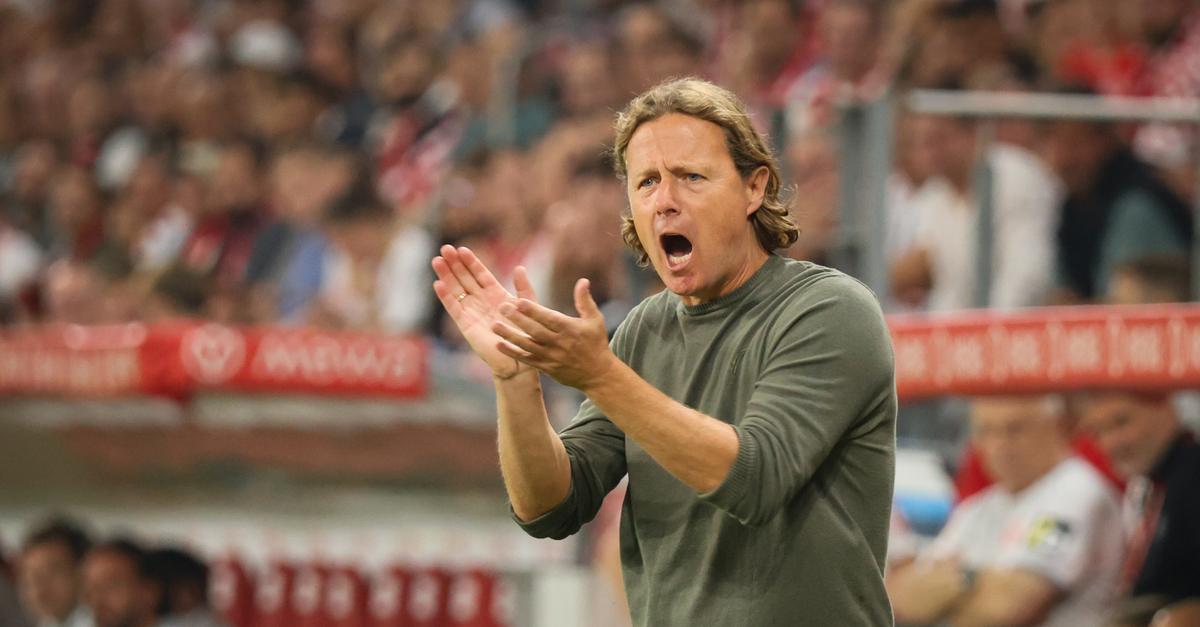 05 coach Bo Henriksen before the Wolfsburg game: 