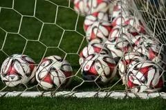 22.01.2015 - Fussball - 2. Bundesliga - Saison 2014 2015 - SpVgg Greuther Fürth - Trainingslager Wintertrainingslager Belek - / - Feature Impression - Bälle im Tor

22 01 2015 Football 2 Bundesliga Season 2014 2015 Spvgg Greuther Fuerth Training camps Winter training camp Belek Feature Impression Balls in goal