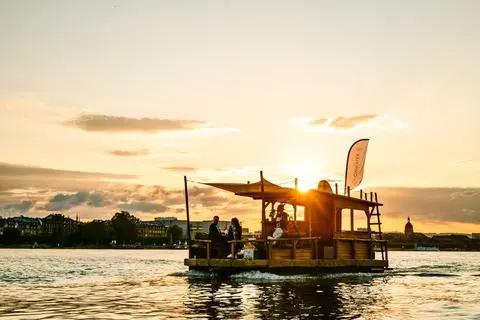 Team-Events auf dem Elektro-Floß sind etwas ganz Besonderes und sorgen unter
den Teilnehmern für ein Erlebnis, das lange im Gedächtnis bleibt.