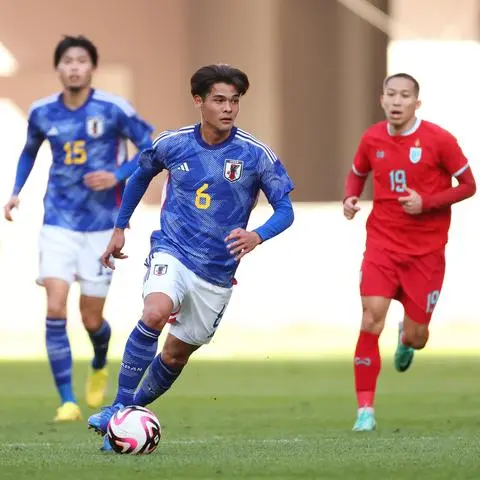 Japans Kaishu Sano (am Ball) tritt bei Mainz 05 die Nachfolge von Leandro Barreiro an.