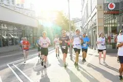 
        Bei 33 Grad in sengender Sonne unterwegs, da kam beim Mainzer Firmenlauf vergangene Woche mitunter großer Durst auf, der an der Strecke kaum gestillt werden konnte, kritisierten Teilnehmer. Foto: Kristina Schäfer/hbz
      