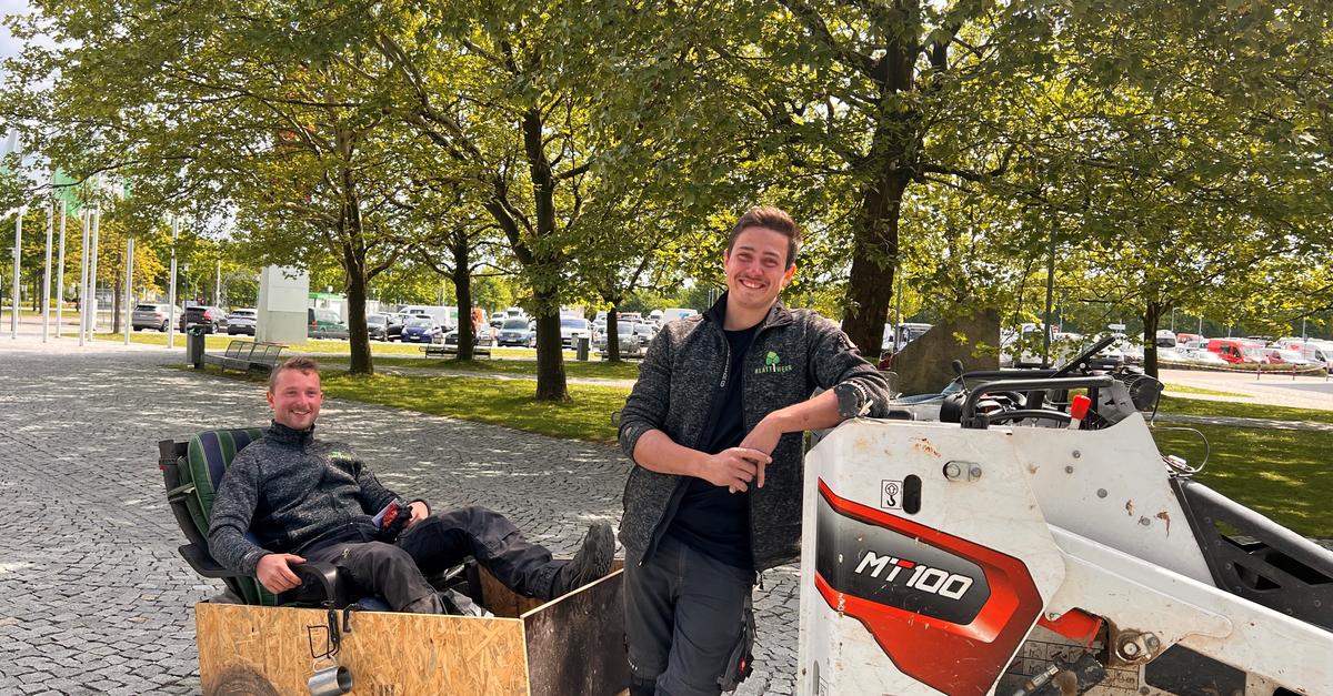 Jan Mainzer Mainzer fahren mit Mini-Bagger nach Bayern zu Augsburger Baumpflegetagen