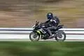 Ein Motorrad ist auf der L3004 bei Oberursel in der bekannten Applauskurve unterwegs (Aufnahme mit längerer Verschlusszeit und Mitzieher). Mit verschärften Kontrollen begleitet die Polizei in Hessen den Beginn der diesjährigen Motorradsaison. Dabei geht es um die Sicherheit der Biker, aber auch um den Lärmschutz der Anwohner. (zu dpa „Gegen Lärm und Raserei - Kontrollen zu Beginn der Motorradsaison“) +++ dpa-Bildfunk +++
