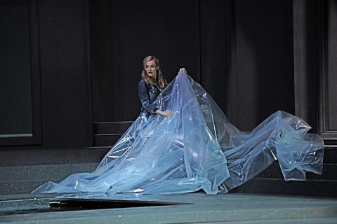 Eine Lichtgestalt: Vida Mikneviciute als Amelia Grimaldi in Verdis „Simon Boccanegra“ am Staatstheater Mainz. Foto: Andreas Etter