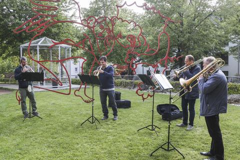 Blechbläser des HR-Sinfonieorchesters spielen für Mitarbeiter und Patienten des Joho. Foto: René Vigneron