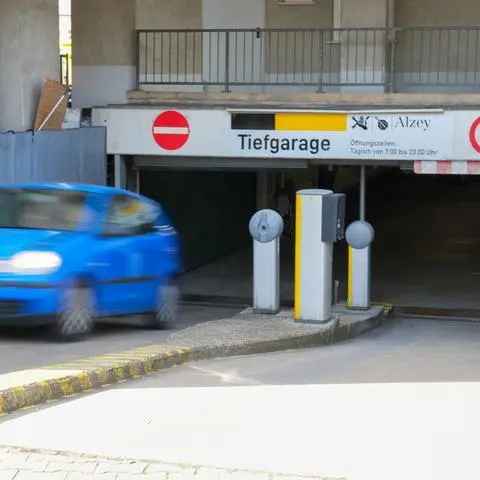 Die Alzeyer Tiefgarage hat seit ein paar Wochen keine Schranken mehr.