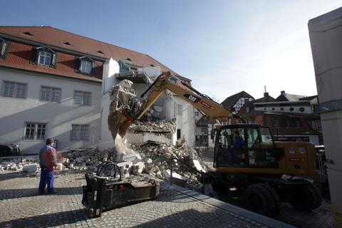 Der ehemalige Treppenturm des Museums wird abgerissen. Foto: pakalski-press/Axel Schmitz