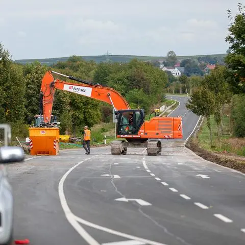 In Alzey-Schafhausen auf der L406 beginnen die Arbeiten zum Kreiselneubau. Deshalb ist die L406 voll gesperrt. 