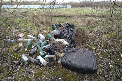 Unmengen von Müll an der Selz bei Schafhausen – doch wer wirft seinen Unrat einfach in den Fluss?