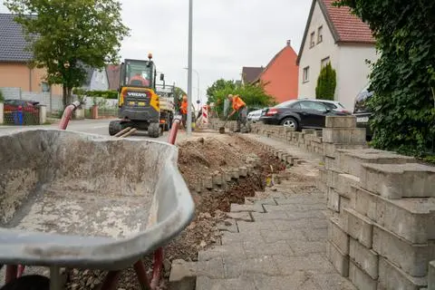 Derzeit findet ein Glasfaserausbau an mehreren Stellen in Alzey statt. Das Foto entstand kürzlich in der Wormser Straße.
