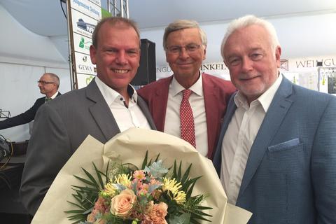 Bürgermeister Christoph Burkhard, Wolfgang Bosbach sowie Laudator und Vorgänger Wolfgang Kubicki (v.l.n.r.). Foto: Thomas Ehlke
