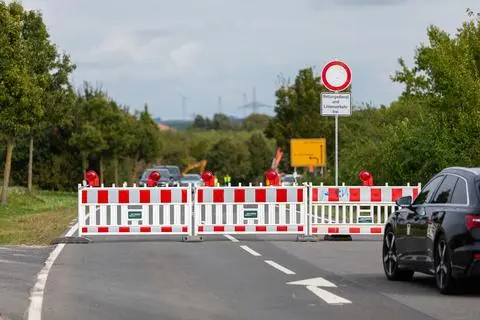 Eigentlich eindeutig, das Durchfahrt-verboten-Schild an der Baustelle auf der L406 bei Alzey-Schafhausen. 