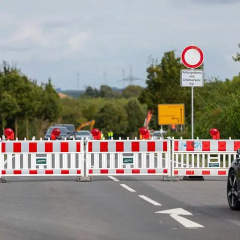 Eigentlich eindeutig, das Durchfahrt-verboten-Schild an der Baustelle auf der L406 bei Alzey-Schafhausen. 