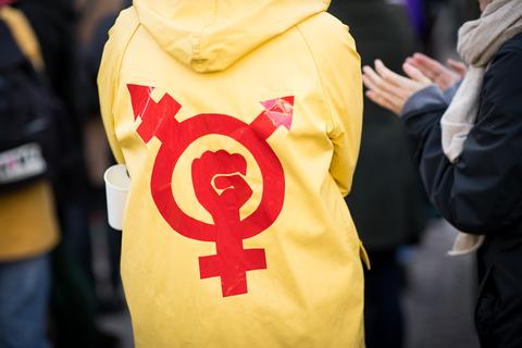 Auch zum Internationalen Frauentag (8. März) wird das Thema Geschlechtergerechtigkeit immer wieder thematisiert.          Symbolfoto: dpa