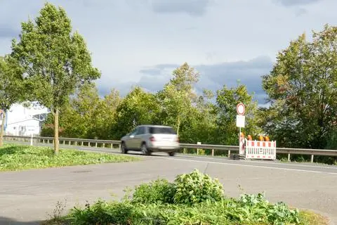 Die L406 ist wegen des Kreiselbaus zwischen Köbig-Kreisel und Schafhausen nach wie vor gesperrt.