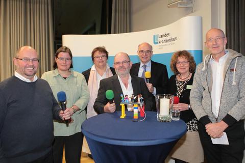 Über die Palliativversorgung diskutierten (v.l.) Joachim Putz, Ulrike Haase, Ruth Maas, Friedel Rohr,  Günter Gerhardt, Katharina Nuss und Christoph Samuel Kern bei der Nachtvorlesung.Foto: pa/Axel Schmitz  Foto: pa/Axel Schmitz