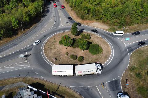 Dicht wegen Umbau zum „Turbo-Kreisel“: Im September wird der Kreisverkehr an der A61 Richtung Koblenz für mindestens sechs Wochen vollgesperrt.               Foto: pp/Axel Schmitz
