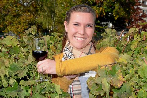 Die riesige Vielfalt der Weine im Anbaugebiet der Nahe möchte Tina Anheuser als Naheweinmajestät repräsentieren. © Vogt-Gladigau