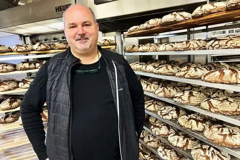 Bei Bäckermeister Tommy Weinz wird nur mit Biomehl, Wasser, Salz, Sauerteig und ganz viel Zeit gebacken.