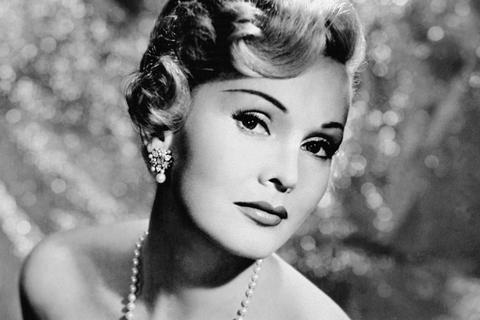 Die Hollywood-Schönheit Zsa Zsa Gabor war von 1986 bis zu ihrem Tod mit Prinz Frederic von Anhalt verheiratet. Archivfoto: dpa