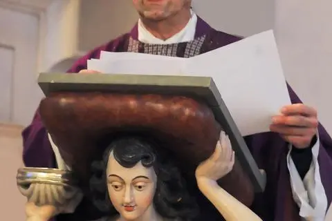 Pfarrer Dr. Georg Rheinbay verlas in den Gottesdiensten in Volxheim, Planig und Hackenheim den Hirtenbrief von Bischof Peter Kohlgraf. © Heidi Sturm