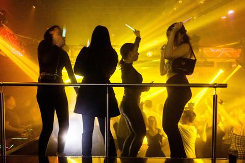 Immer wieder kommt es in Clubs und Diskotheken zu sexueller Belästigung. Eine Darmstädterin will nun ein Awareness-Konzept schaffen.