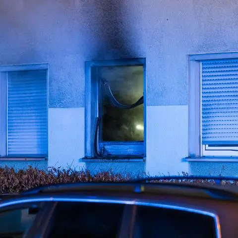 Bei einem Brand in der Heinrichstraße ist ein Mann verstorben. Seine Wohnung stand in Flammen.