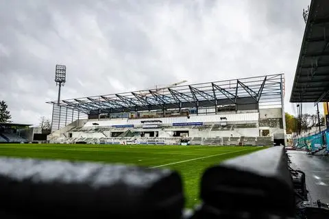 Was macht eigentlich die Haupttribüne? Rundgang im Stadion am Böllenfalltor.  Foto: Sascha Lotz