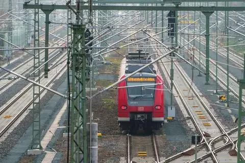Bahnbetrieb auf Riedbahn läuft wieder
