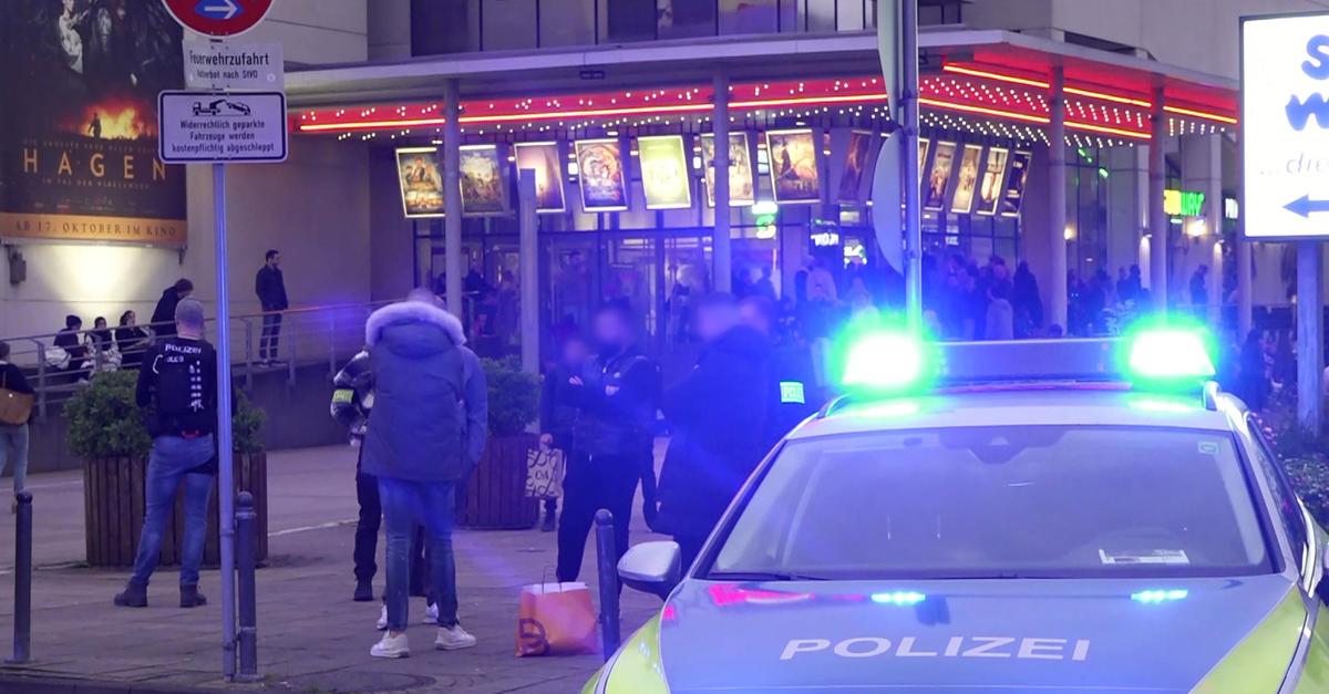  Main-Taunus-Zentrum Sulzbach: Person mit waffenähnlichem Gegenstand ...