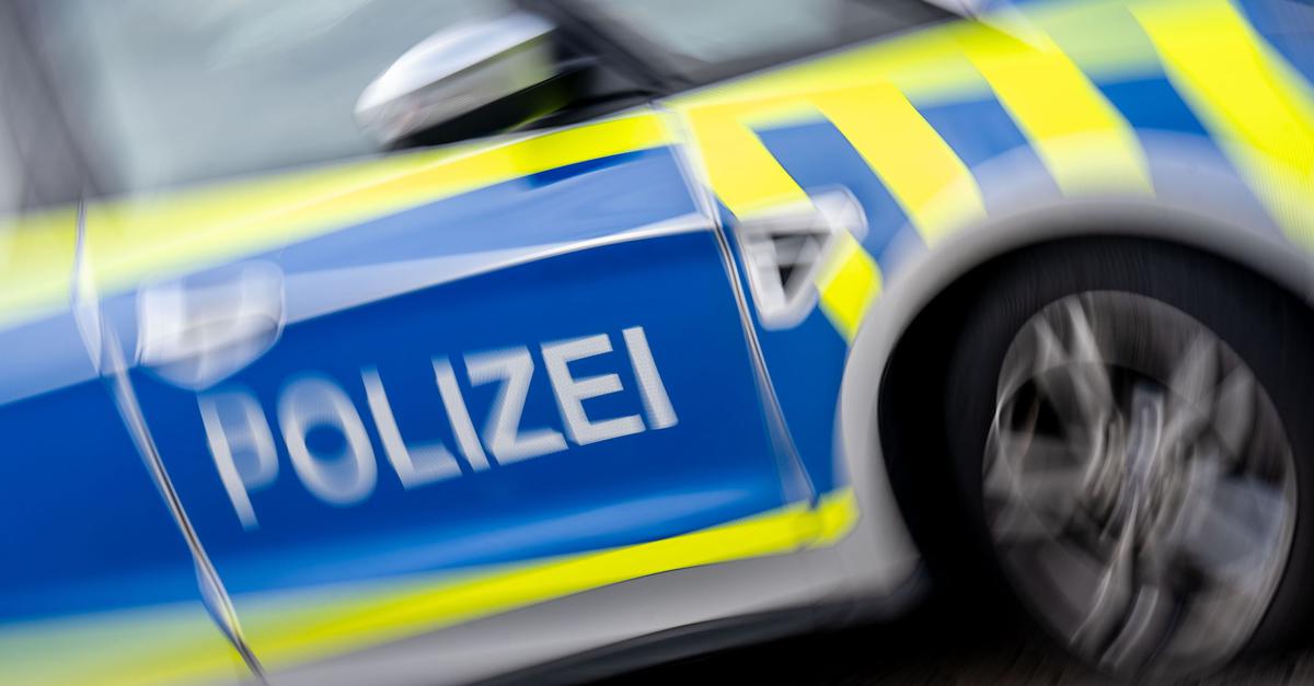 Auto kommt von der A61 ab und überschlägt sich