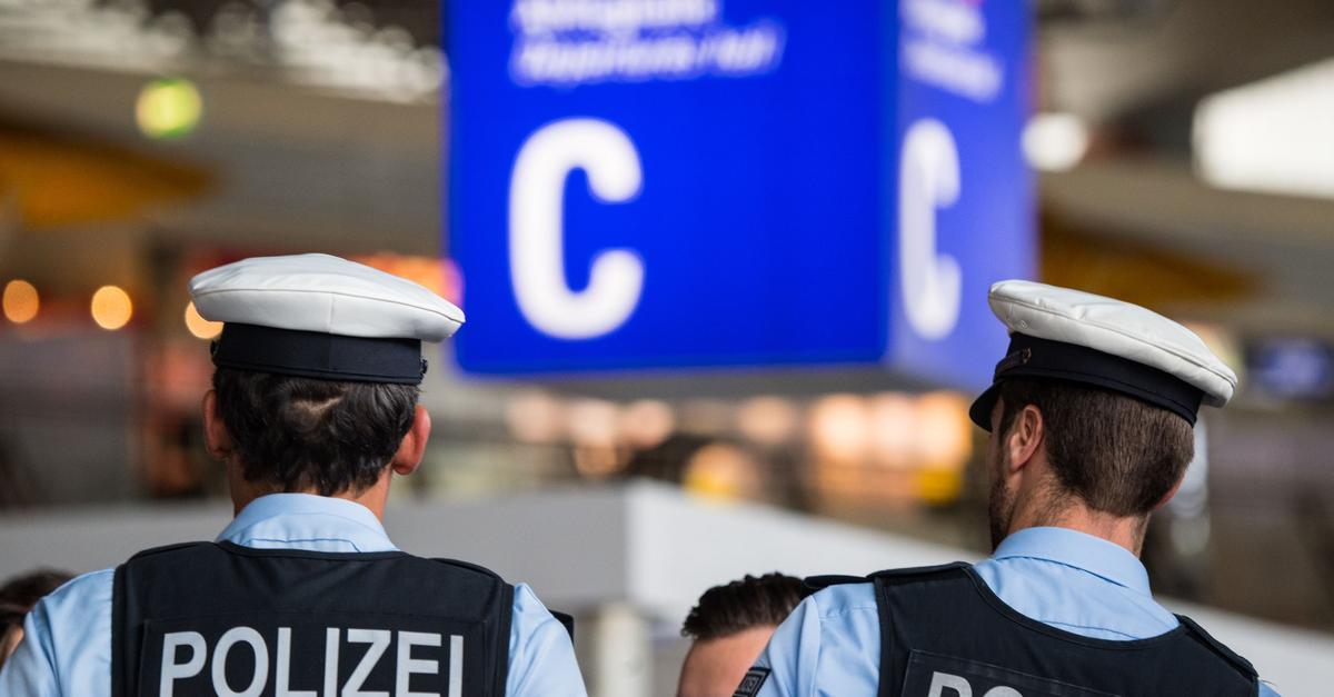 Global crime: How customs is fighting the flood of drugs at Frankfurt ...