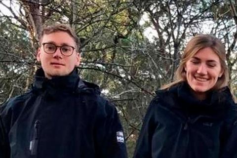 Helene Dreißigacker und Konstantin Brandl beim Spaziergang im heimischen Wald. Foto: privat 