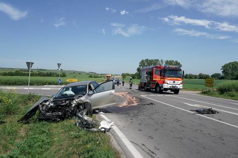 Bei einem Unfall auf der B271 bei Abfahrt Esselborn sind am Mittwochvormittag zwei Autos zusammengestoßen und zwei Menschen verletzt worden.  Foto: pakalski-press/Boris Korpak