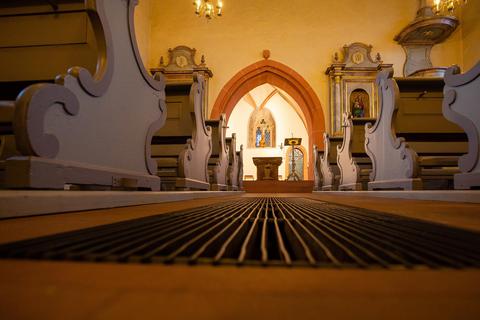 Die katholische Kirche St. Josef in Freimersheim wird in diesem Winter für Gottesdienste nicht mehr extra aufgeheizt. © pakalski-press/Carsten Selak