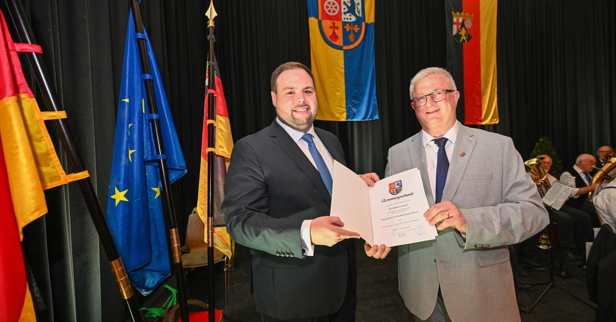 VG Wöllstein: Bürgermeister Gerd Rocker vereidigt Johannes Brüchert