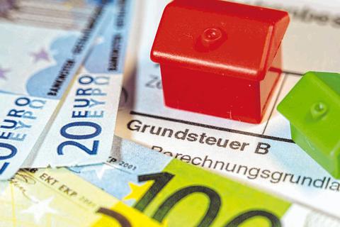 Das Land fordert die Kommunen auf, die Hebesätze für Grund- und Gewerbesteuer anzupassen, andernfalls drohen finanzielle Konsequenzen. Auch in Osthofen sorgte das jetzt für Unmut. 