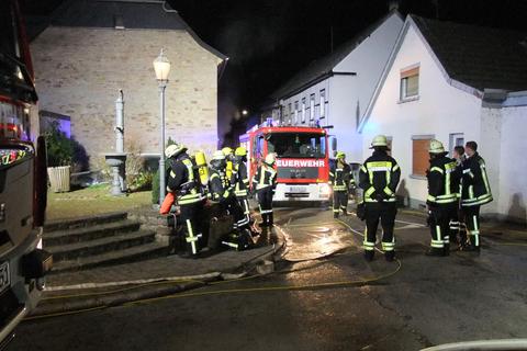 Das Mehrgenerationenhaus in der Sankt-Martin-Straße in Norheim ist nach dem Brand nicht mehr bewohnbar.