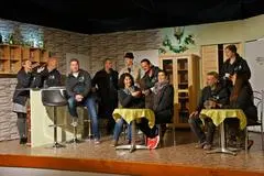 Die Dorsheimer Theatergruppe „Schinderhannes“ hat sich für das Stück „Der Kommissar geht um“ entschieden. Ermittler Specht bringt seinen sächselnden Gehilfen Feinbein mit.