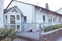 Das alte Kindergarten-Gebäude in Seibersbach  war sanierungsbedürftig. Der Neubau auf dem Feuerwehrgerätehaus ist günstiger.
