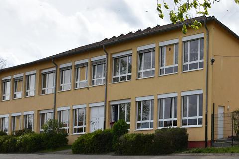 Die Langenlonsheimer Grundschule muss wegen stark steigender Schülerzahlen in den nächsten Jahren zwei zusätzliche Klassenräume einrichten. © Norbert Krupp